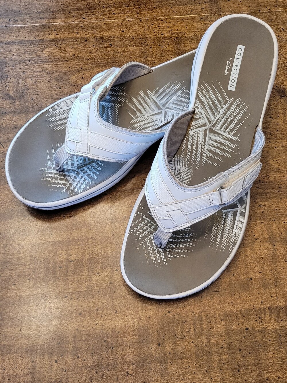 Clarks "Comfort Shoes" In Cream, White And Taupe  Size 9
